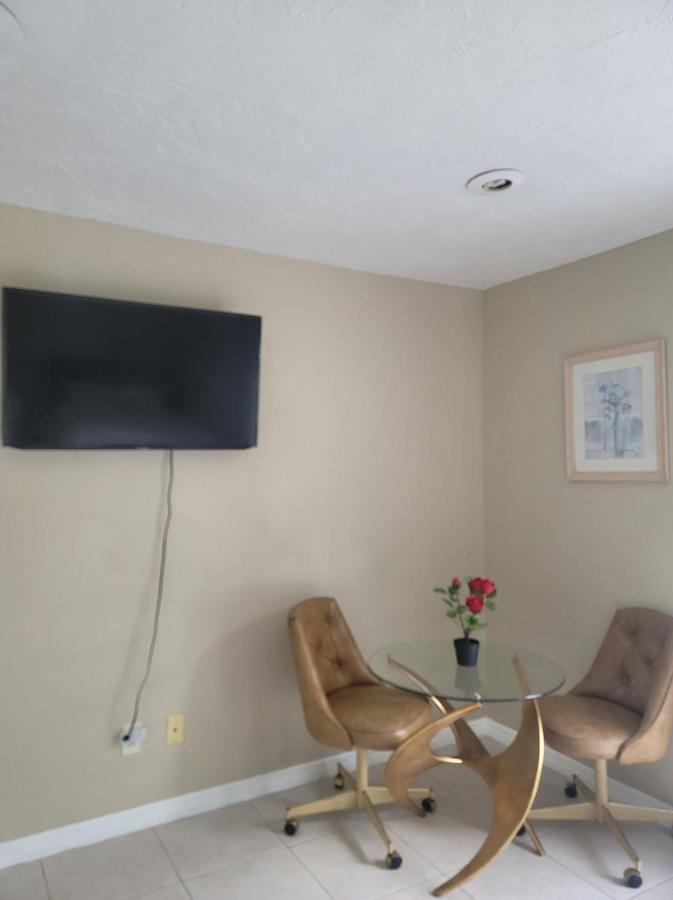 Entire Guesthouse 5 Mins To Siesta Key & Downtown Sarasota Buitenkant foto